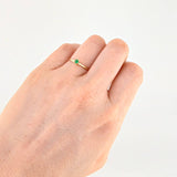 Anillo Solitario Abrazado Esmeralda 11pts 1.05g / T6 3/4 Oro Amarillo 18K