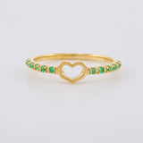 Anillo Carril Centro Corazón Esmeraldas 12pts 1.5g / T6 Oro Amarillo 18K
