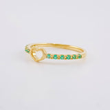 Anillo Carril Centro Corazón Esmeraldas 12pts 1.5g / T6 Oro Amarillo 18K