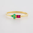 Anillo Flor Rectangular Esmeraldas 4pts Rubí 8pts 1.45g / T6 1/4 Oro Amarillo 18K