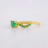 Intertwined Solitaire Ring with Emeralds 27pts 1.9g / T7 1/4 18K Yellow Gold