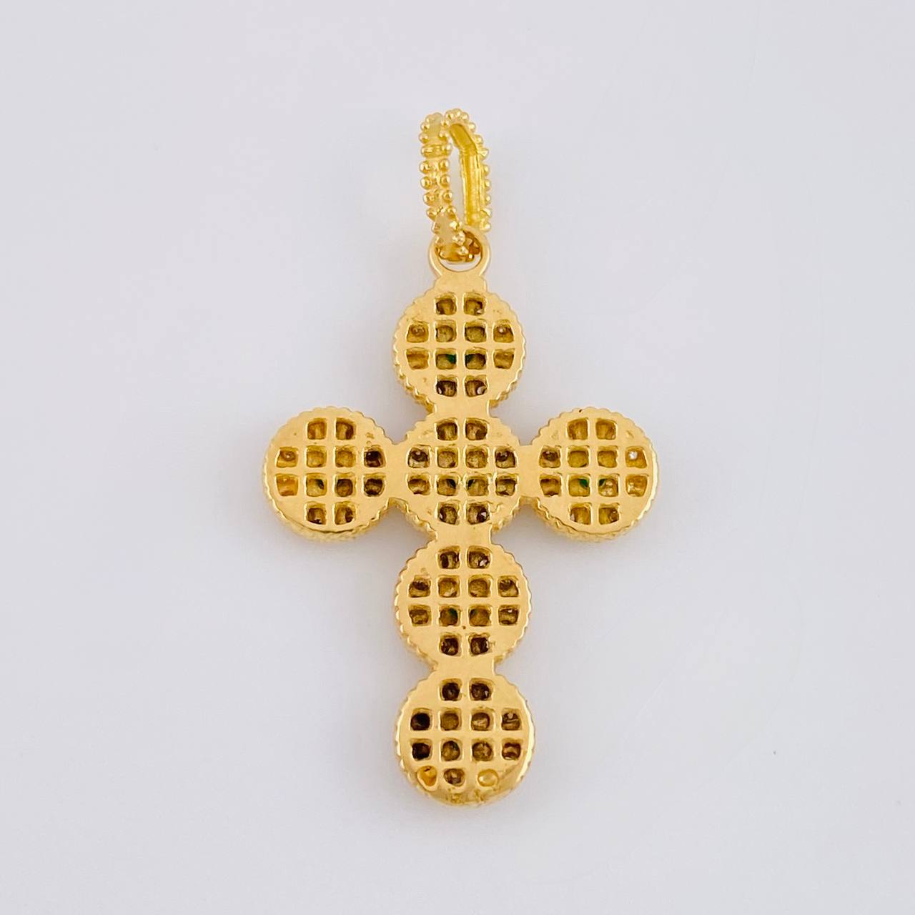 Pendant Dense Cross Emeralds 21pts Diamonds 36pts 4.05g / 1 1/4 in 18K Yellow Gold