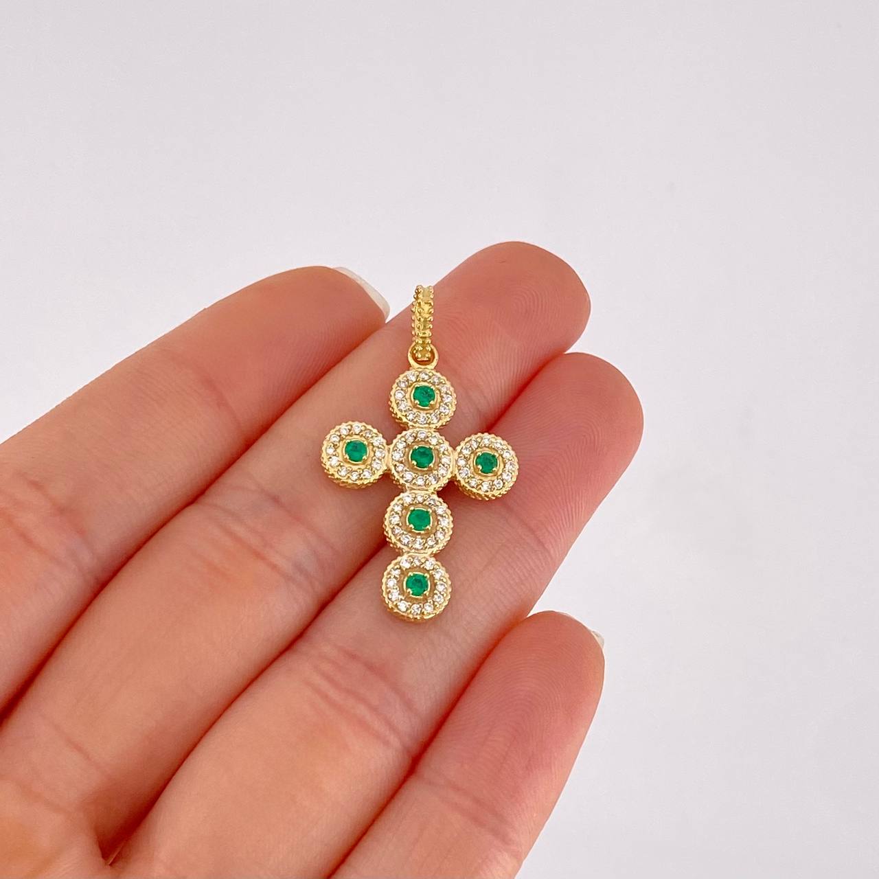 Pendant Dense Cross Emeralds 21pts Diamonds 36pts 4.05g / 1 1/4 in 18K Yellow Gold