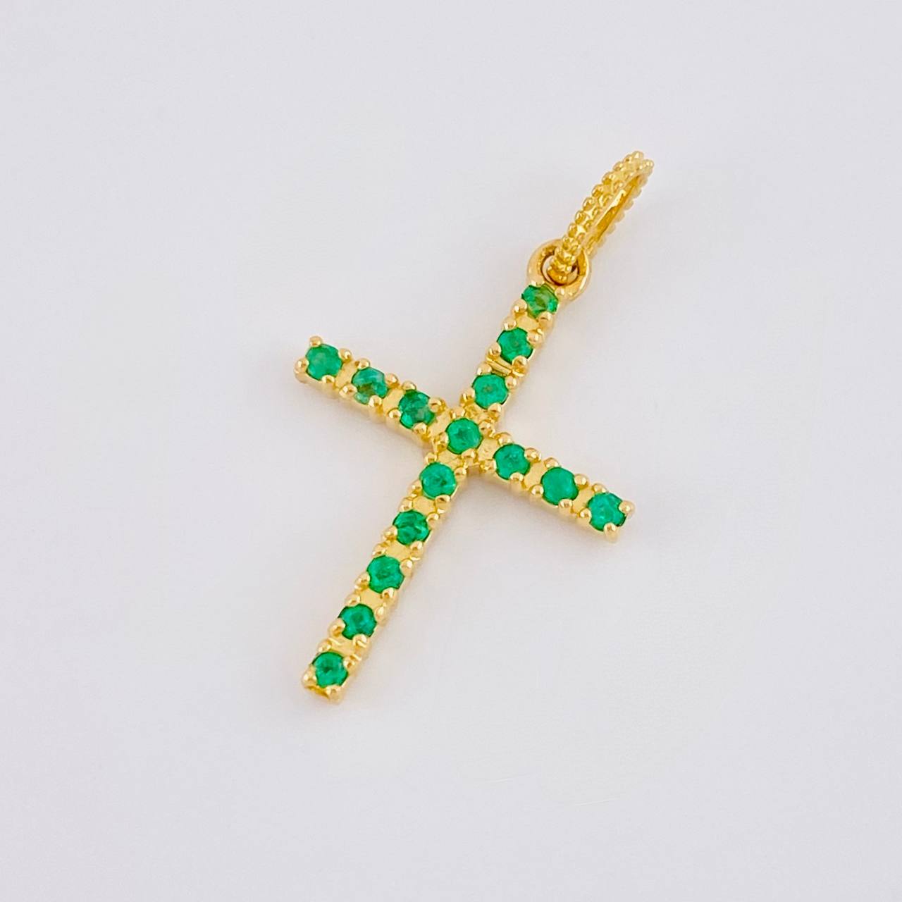 Pendant Dense Cross Emeralds 14pts 1.15g / 1 in 18K Yellow Gold