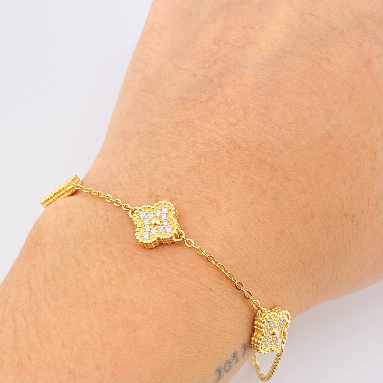 Pulso Aro Seguido Trebol Diamantado 6.3gr / 7 1/2 in / 9mm Oro Amarillo 18K