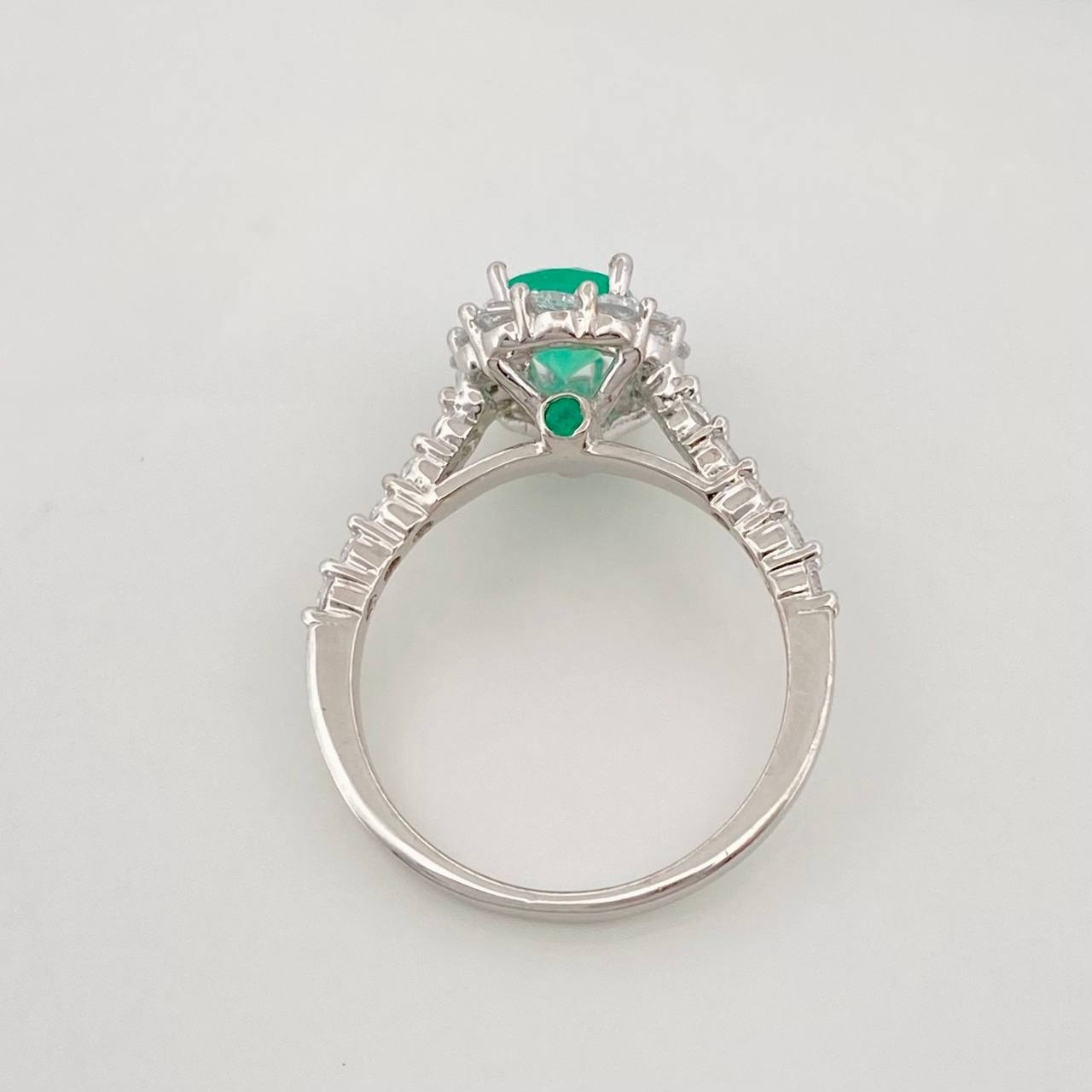 Anillo Halo Esmeralda 90pts 2.85g / T6 1/2 Plata 925