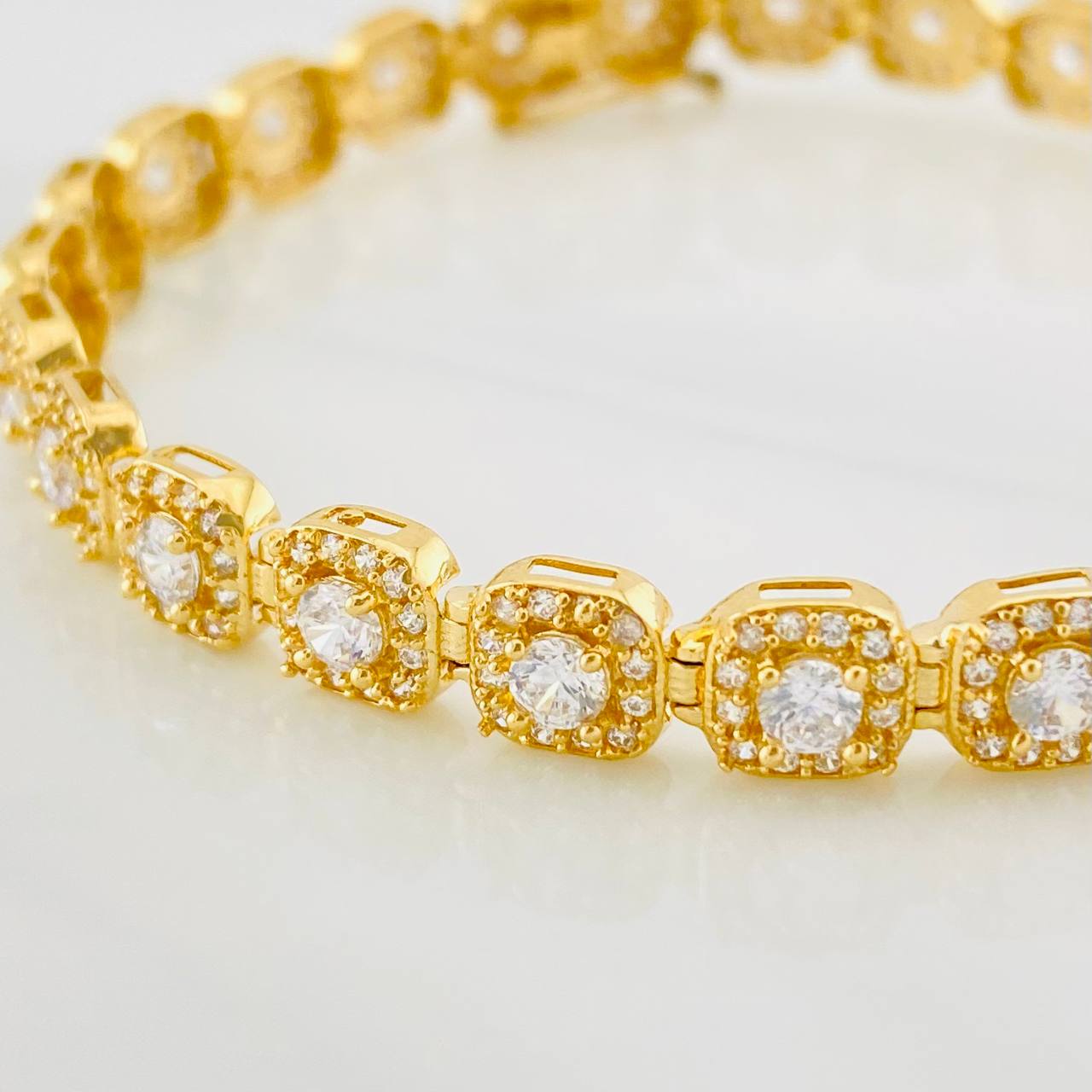 Tennis Bracelet 13.6g / 7 3/4 in / 6.19mm 18K Yellow Gold