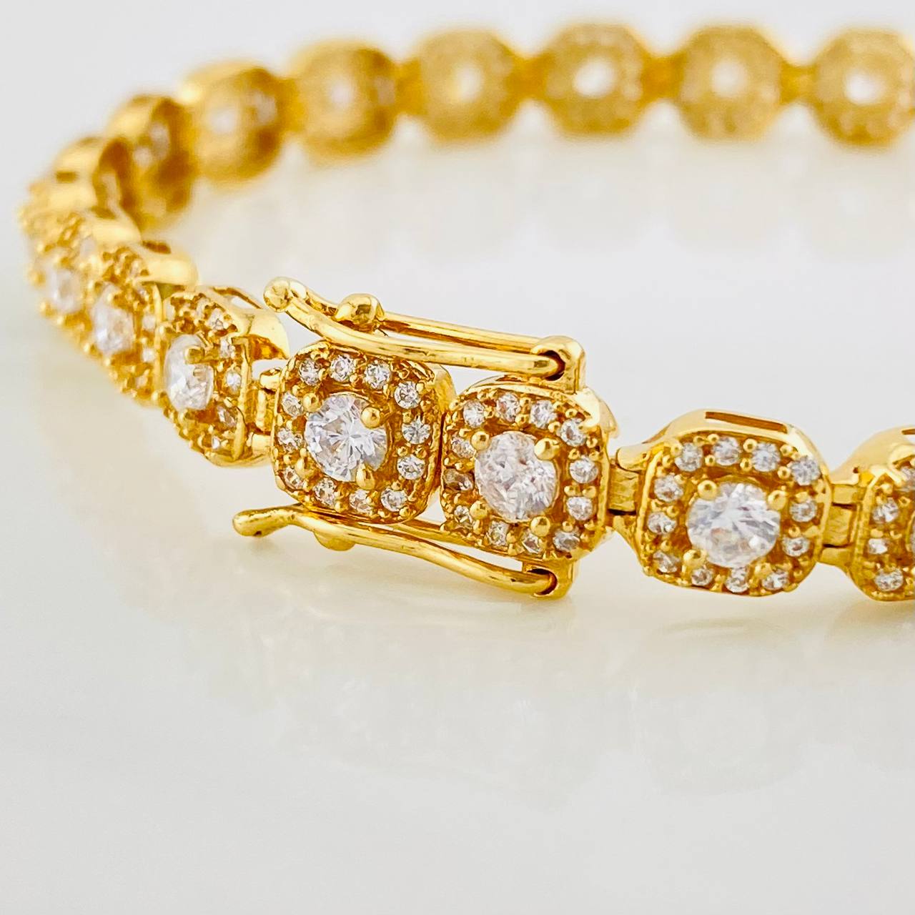 Tennis Bracelet 13.6g / 7 3/4 in / 6.19mm 18K Yellow Gold