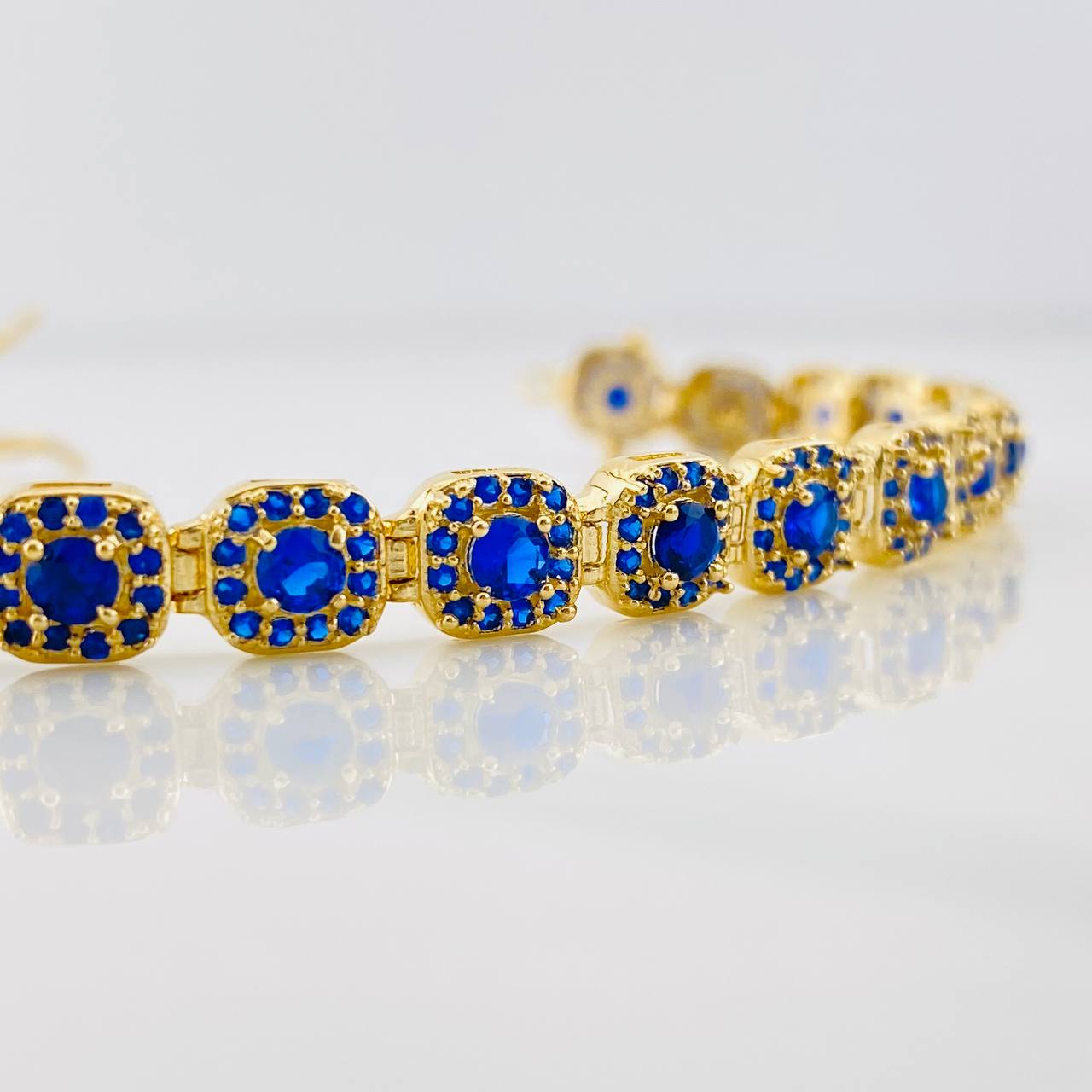 Tennis Bracelet 14.2g / 8 in / 6.22mm 18K Yellow Gold