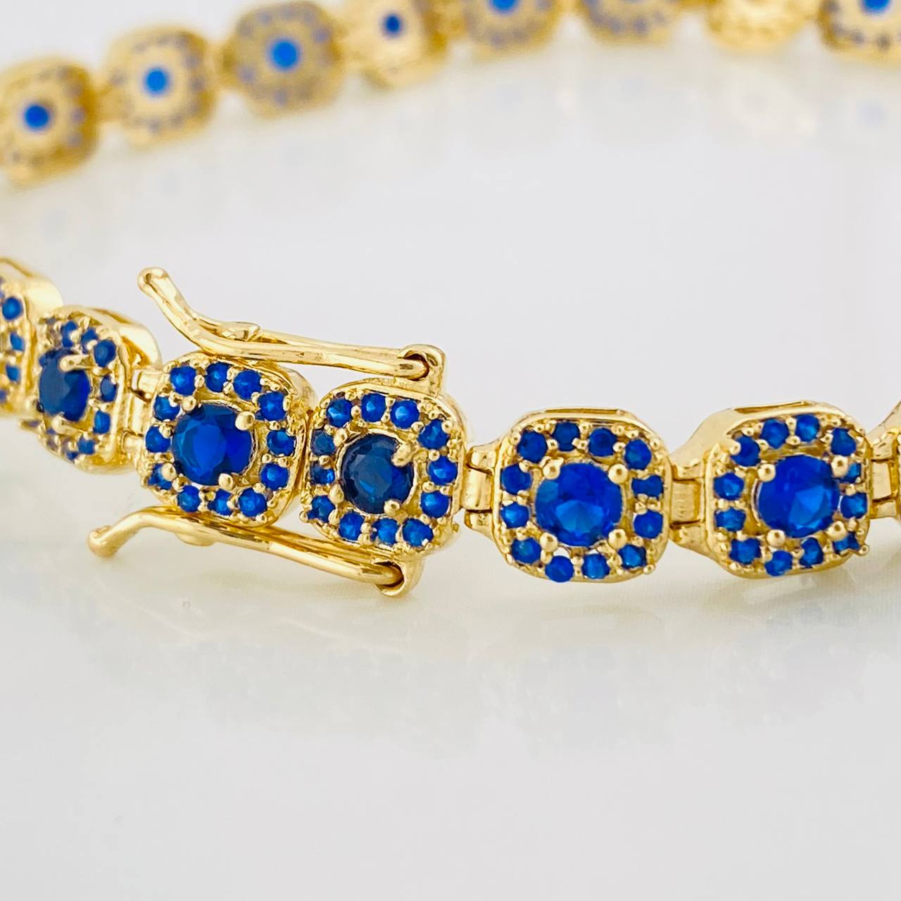 Tennis Bracelet 14.2g / 8 in / 6.22mm 18K Yellow Gold