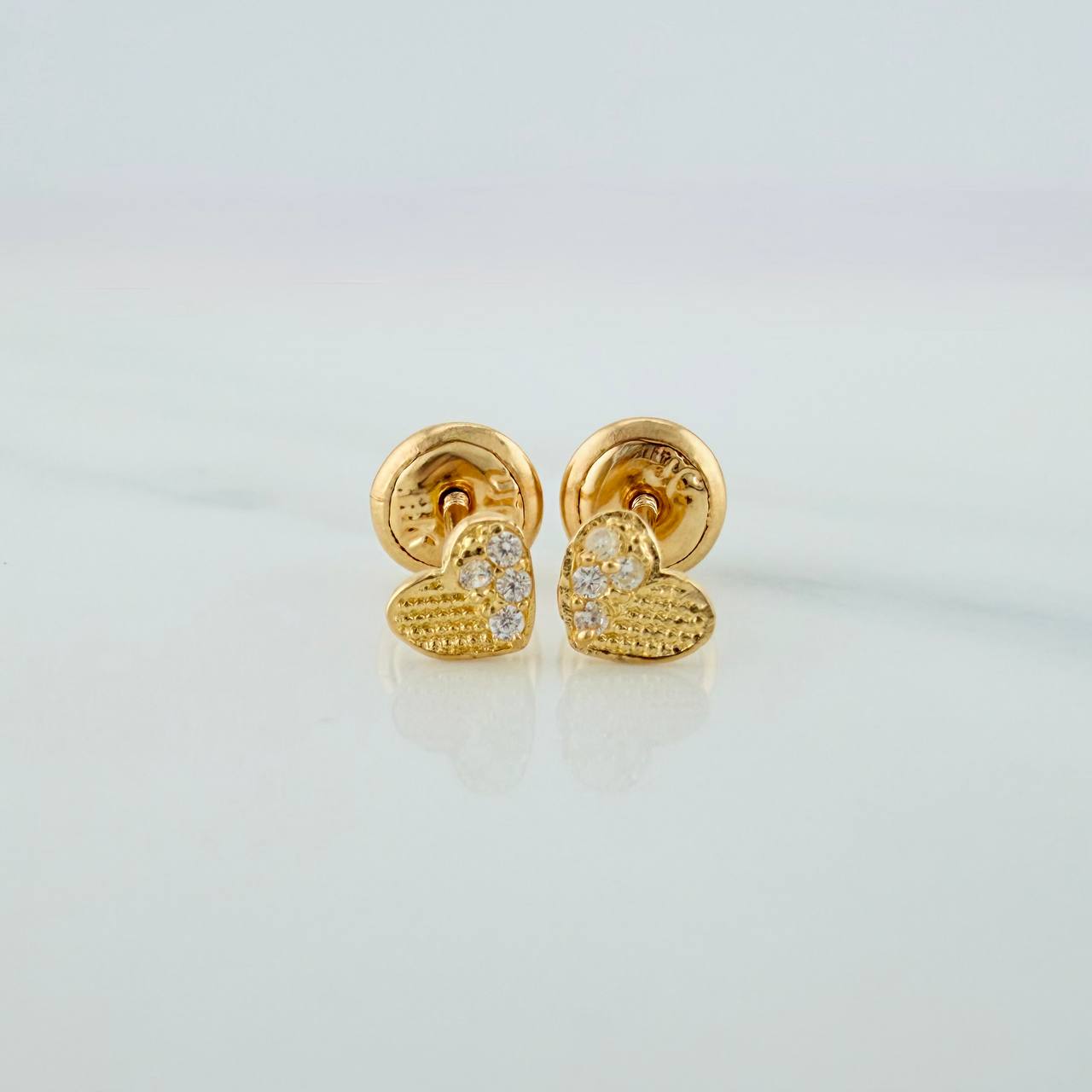 Topos Corazon Medio Destello 0.6 g / in / 3.98 mm Oro Amarillo 18K