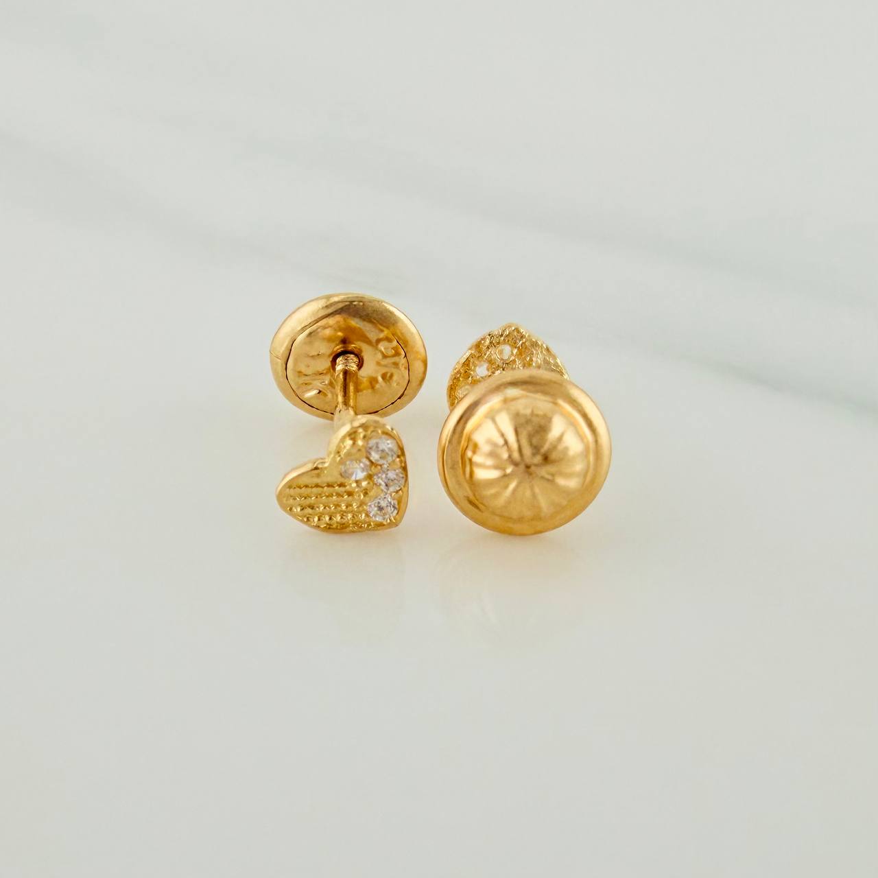 Topos Corazon Medio Destello 0.6 g / in / 3.98 mm Oro Amarillo 18K
