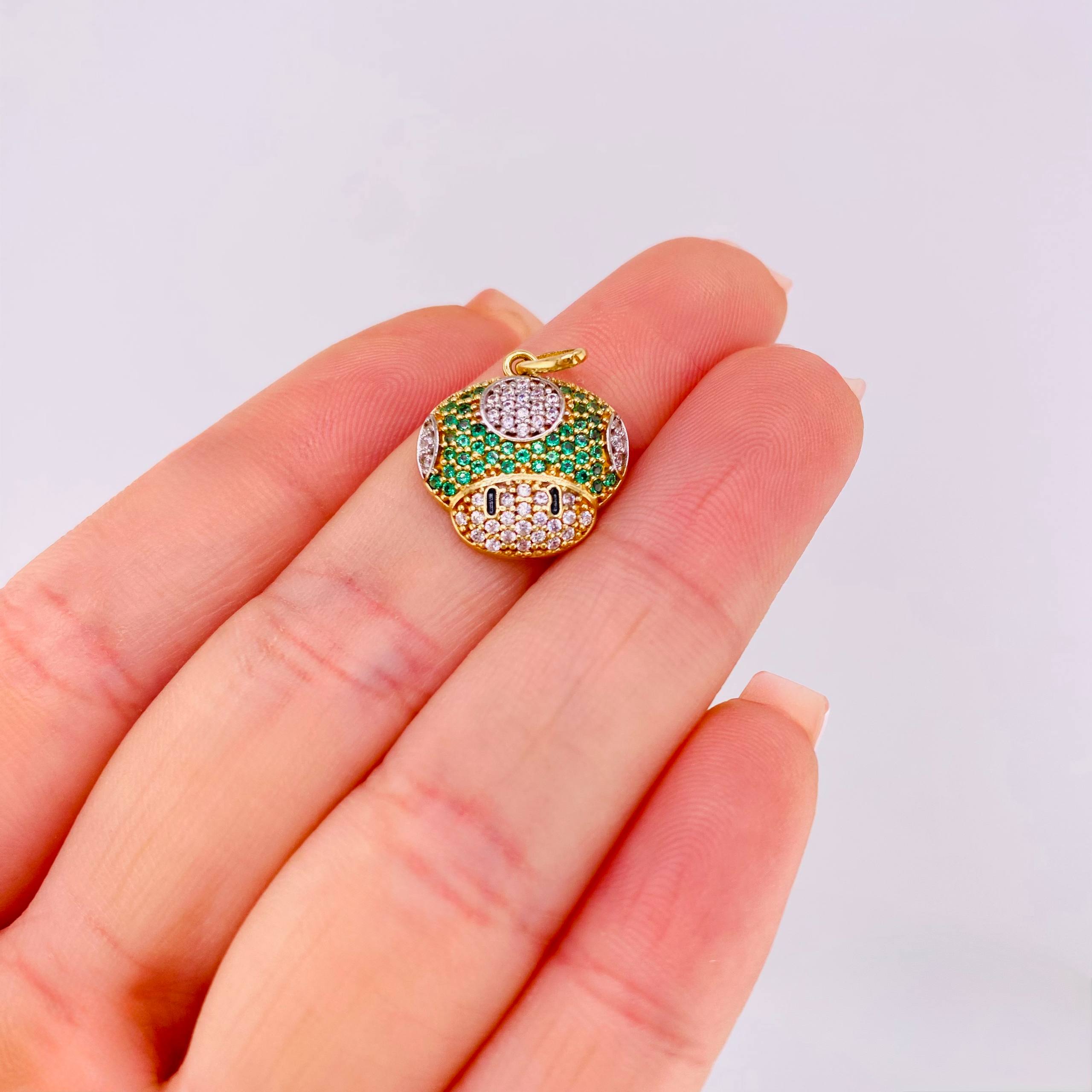 Dije Hongo Animado 2.3gr / 2cm / Circones Blancos Verdes Oro Amarillo 18K *
