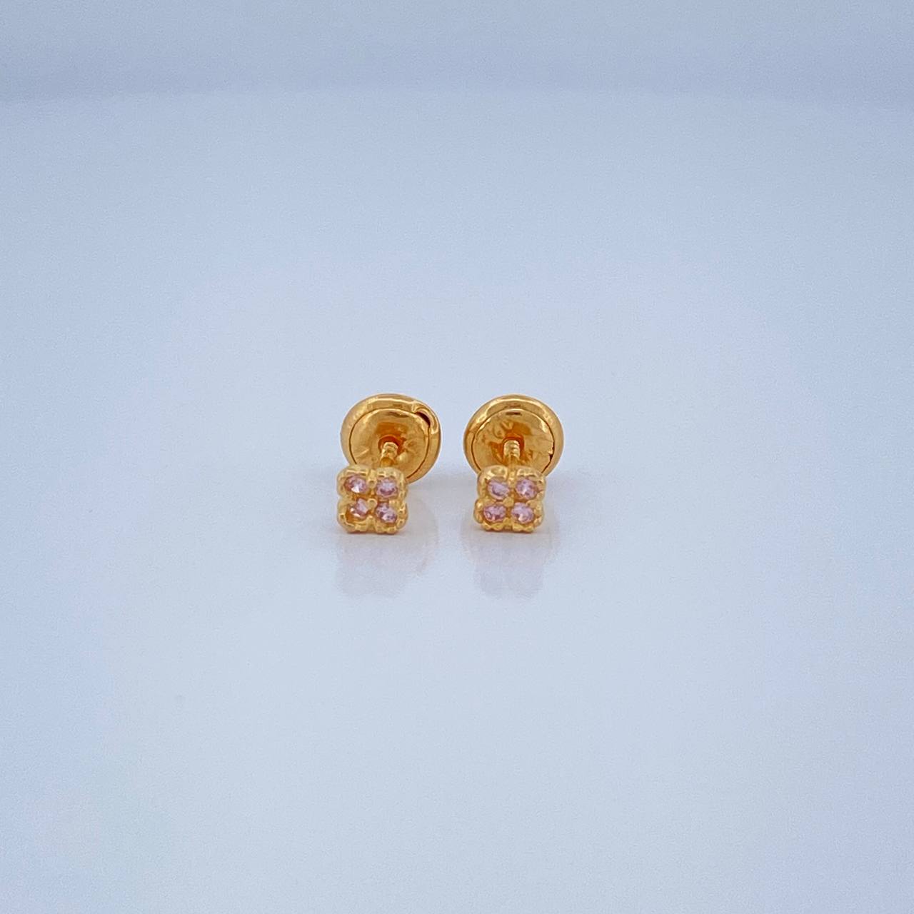 Stud Earrings Clover 0.65gr / 3.4mm 18K Yellow Gold %