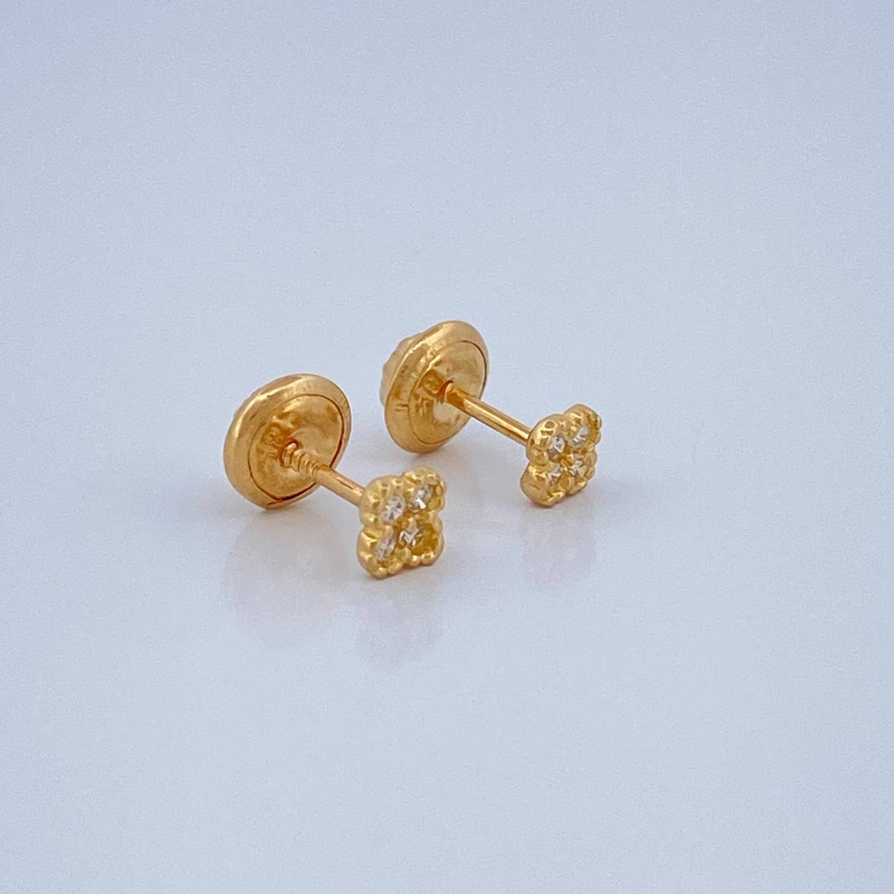 Clover Stud Earrings 0.6gr / 3.6mm 18K Yellow Gold %