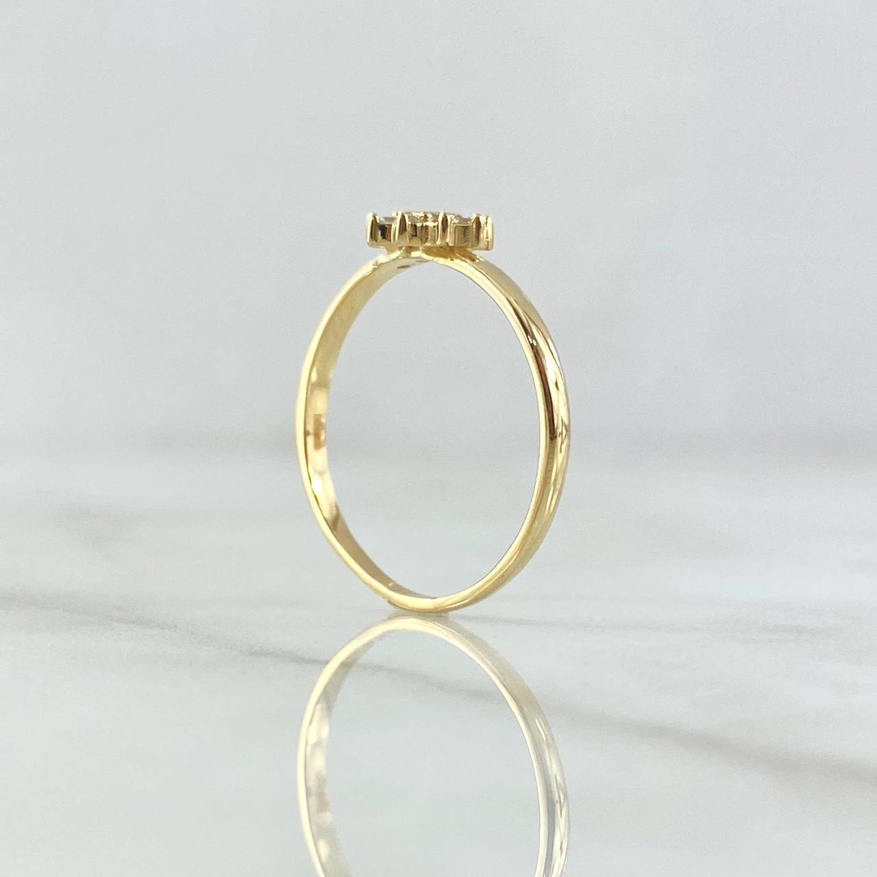 Anillo Solitario Flor Nueve Petalos  1.5gr / T7 1/4 / Circones Blancos Oro Amarillo 18K