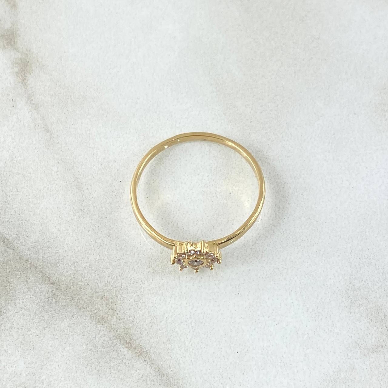 Anillo Solitario Flor Nueve Petalos  1.5gr / T7 1/4 / Circones Blancos Oro Amarillo 18K