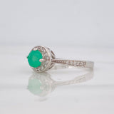 Anillo Halo Circular Esmeralda 40pts 1.65g / T5 3/4 Plata 925