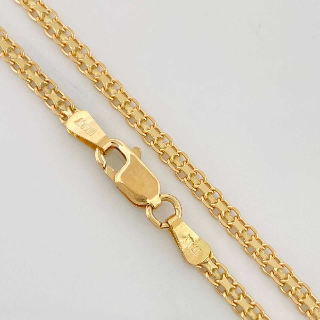 Cadena China 8.95g / 24 in / 2.42mm Oro Amarillo 18K