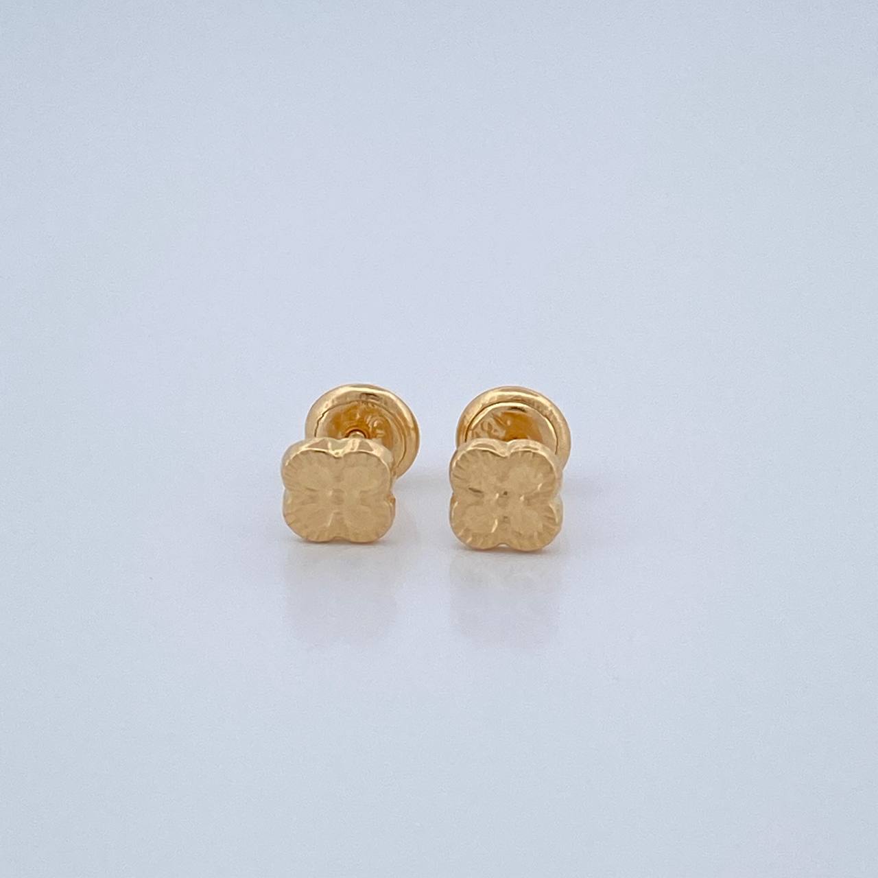 Stud Earrings Clover 0.6gr / 5.16mm 18K Yellow Gold %