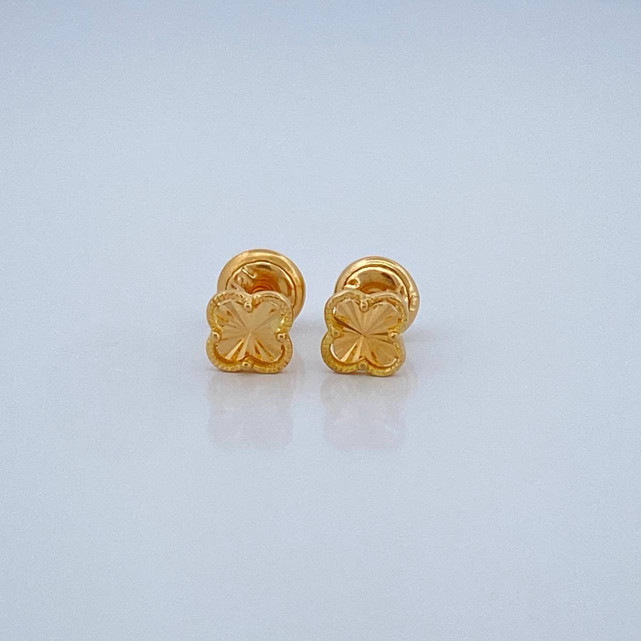 Stud Earrings Clover 0.85gr / 4.7mm 18K Yellow Gold %