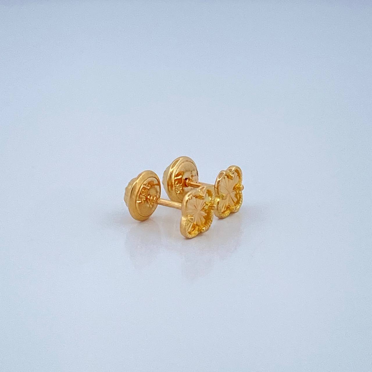 Stud Earrings Clover 0.85gr / 4.7mm 18K Yellow Gold %