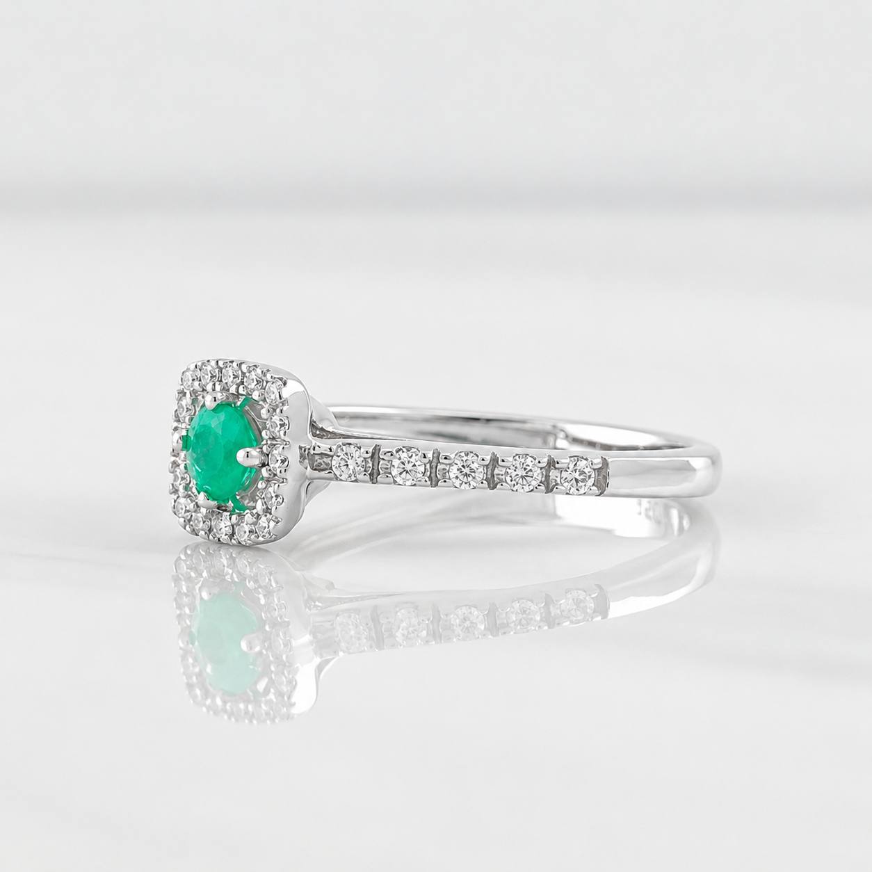 Anillo Halo Cuadrado Esmeralda 0.15pts 2.1g / T6 1/2 Plata 925