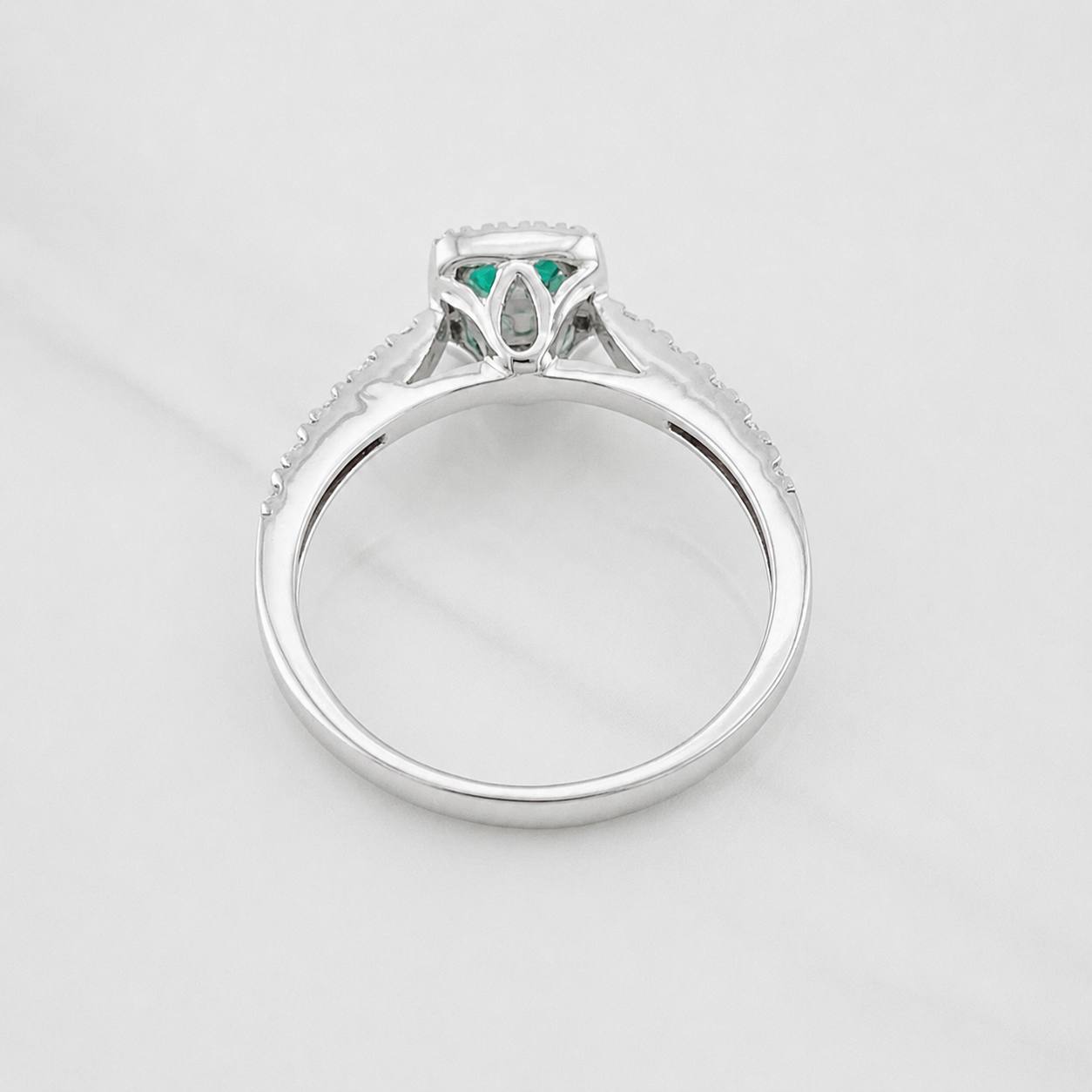 Anillo Halo Cuadrado Esmeralda 0.15pts 2.1g / T6 1/2 Plata 925