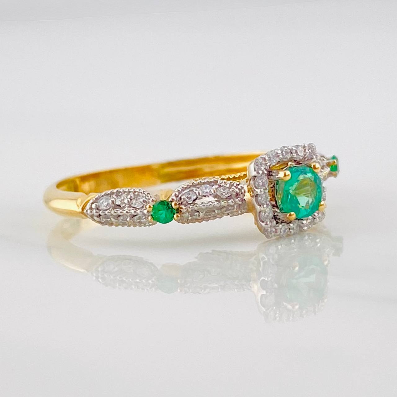 Square Halo Ring Emeralds 0.18pts Diamonds 20pts 1.65g / T6 1/2 Two-Tone Yellow White Gold 18K