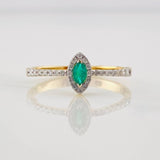 Anillo Halo Solitario Esmeralda 0.11pts Diamantes 0.13pts 2g / T7 1/2 Dos Oros Amarillo Blanco 18K