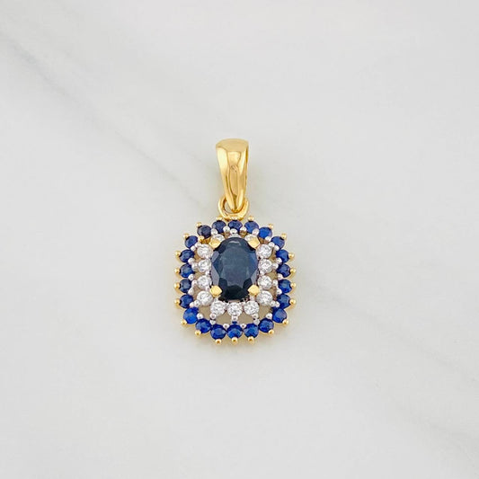 Dije Halo Tupido Zafiros 0.24pts Diamantes 0.12pts 1.75g / 3/4 in Dos Oros Amarillo Blanco 18K