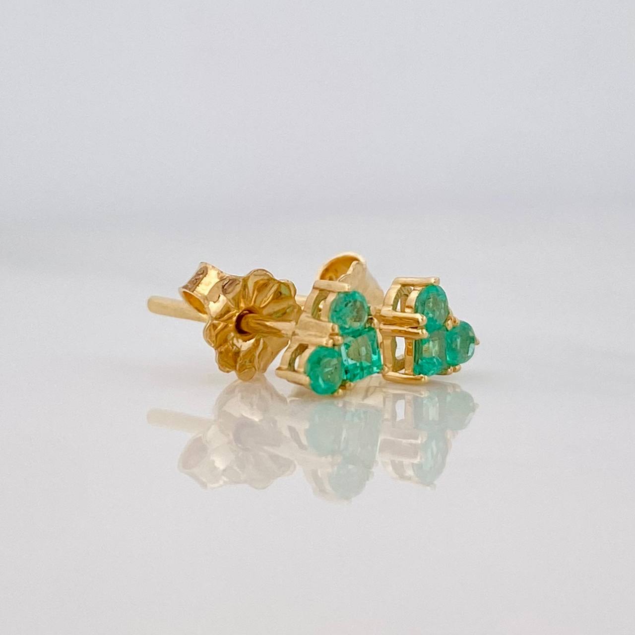 Topos Corazon Esmeraldas 0.24pts 0.9g / in / 4.98mm Oro Amarillo 18K