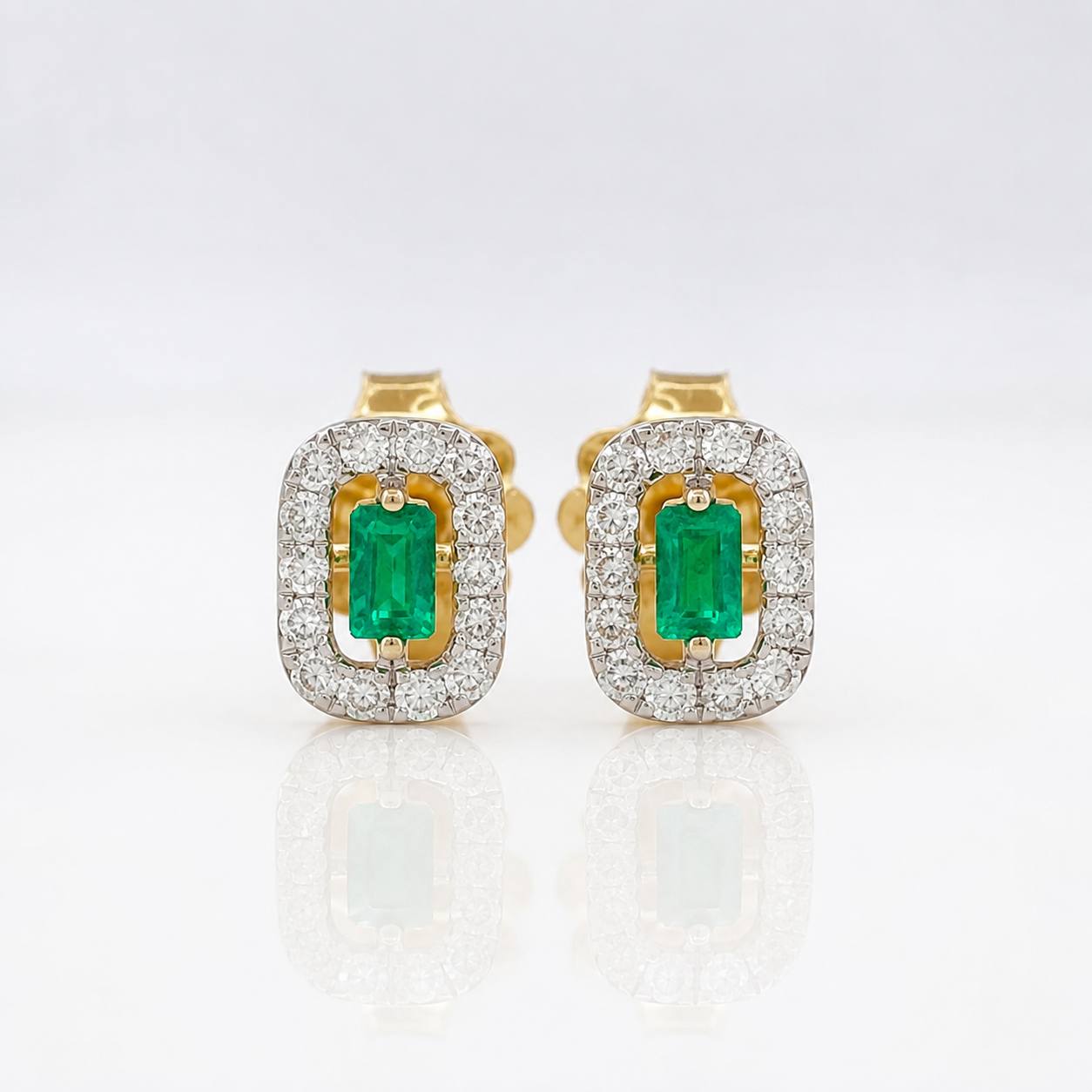 Stud Earrings Square Halo Emeralds 0.08pts Diamonds 0.14pts 1.05g / in / 4.17mm Yellow Gold 18K