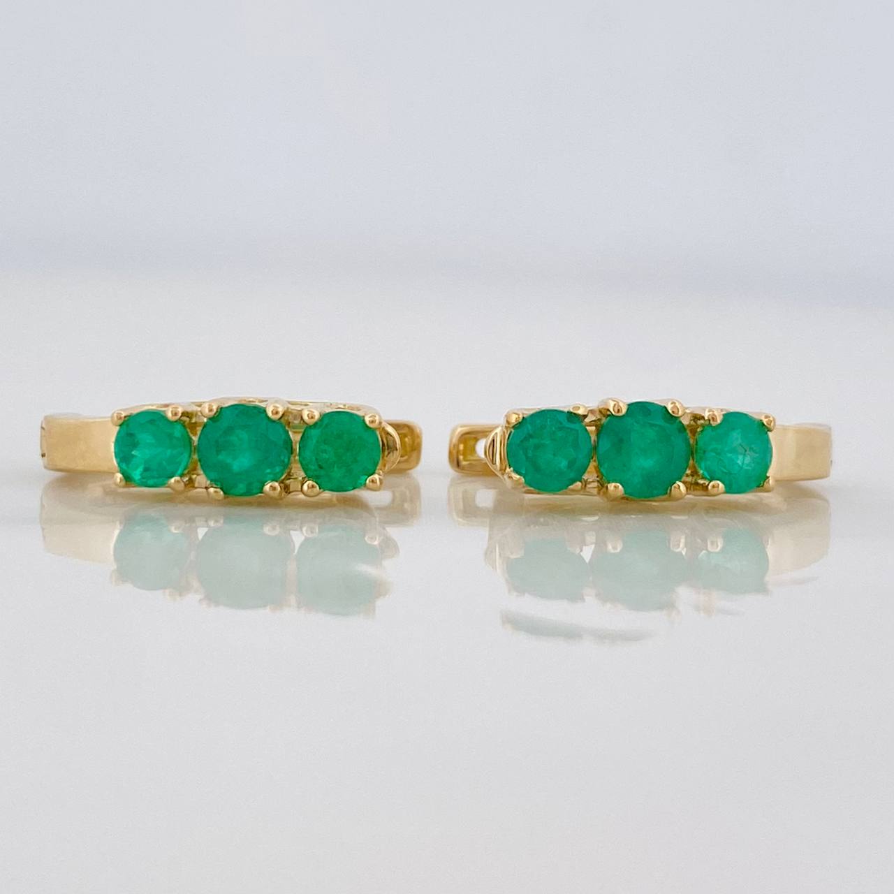 Candongas Omega Trio Esmeraldas 0.77pts 2.45g / 1/2 in Oro Amarillo 18K