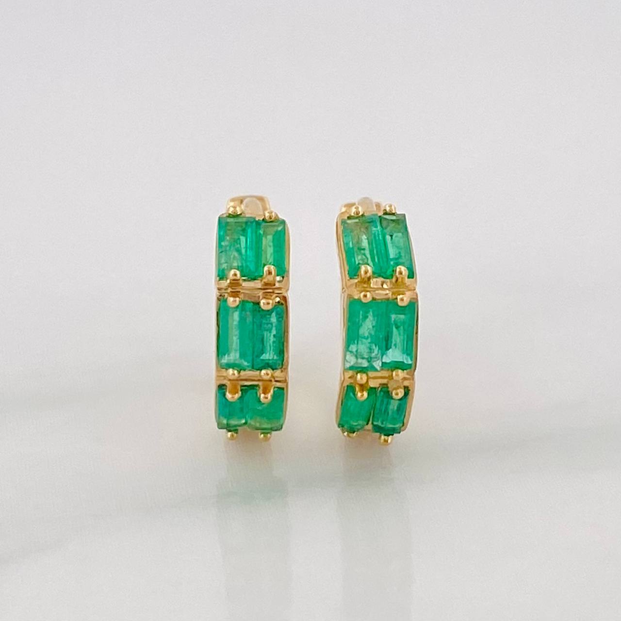 Candongas Carril Esmeraldas 0.41pts 1.45g / 1/2 in Oro Amarillo 18K