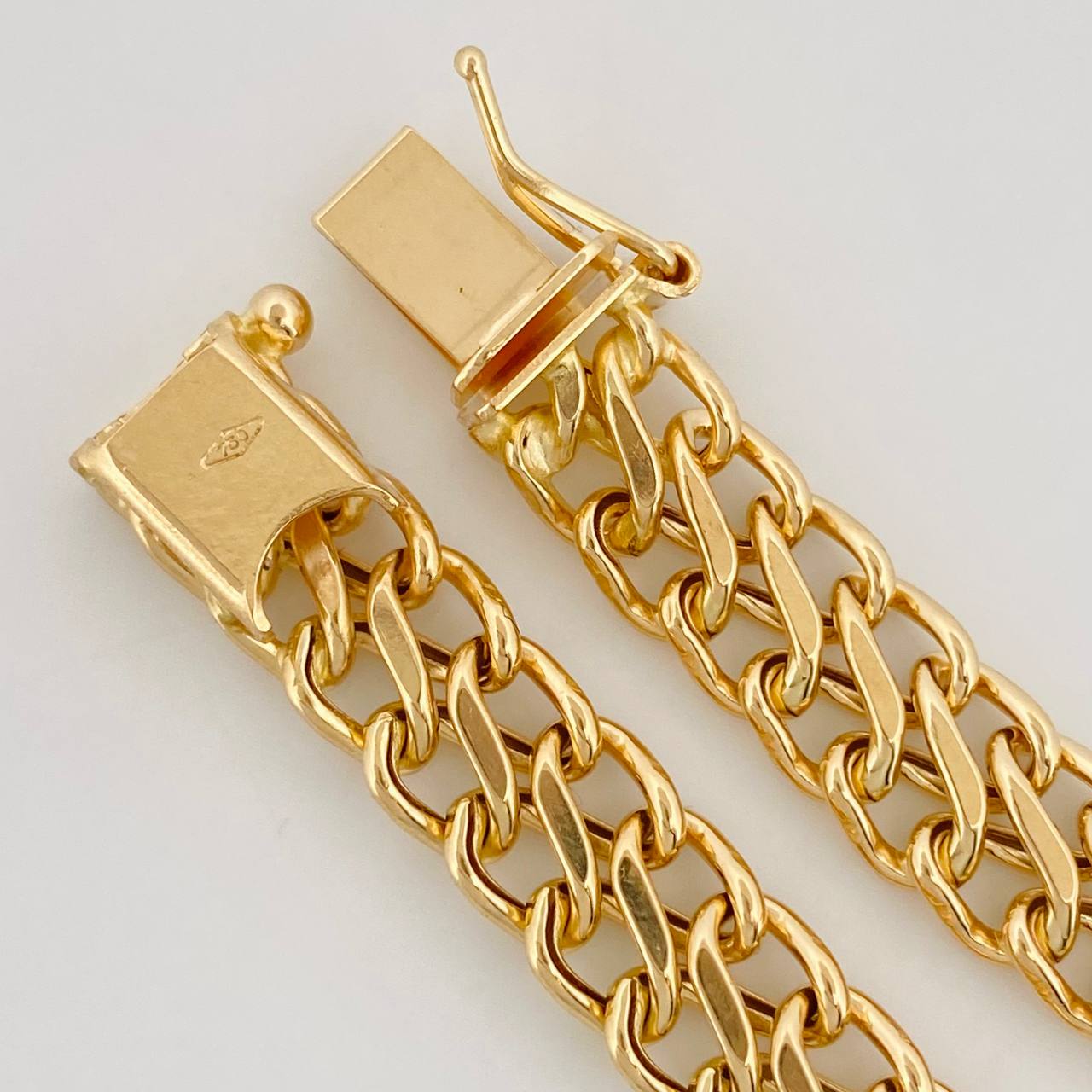 Pulso Sedusa 7.8g / 7 3/4 in / 7.47mm Oro Amarillo 18K