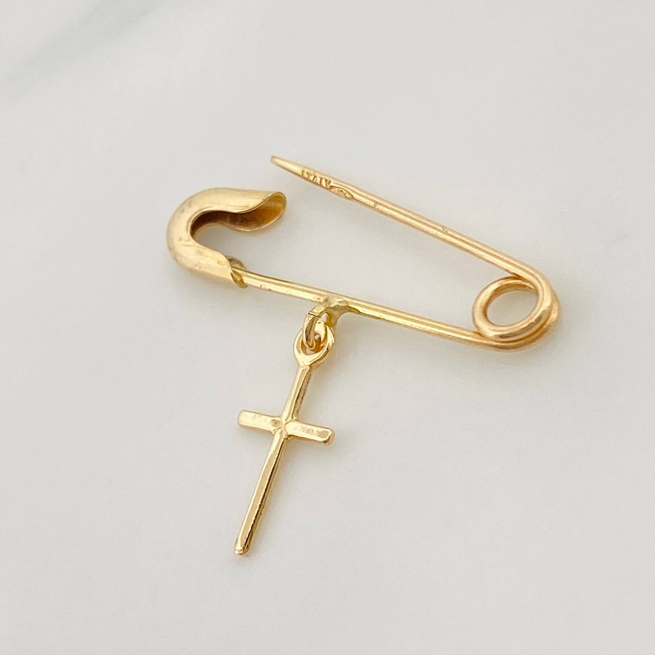 Dije Gancho Nodriza Cruz 0.8g / 3/4 in Oro Amarillo 18K
