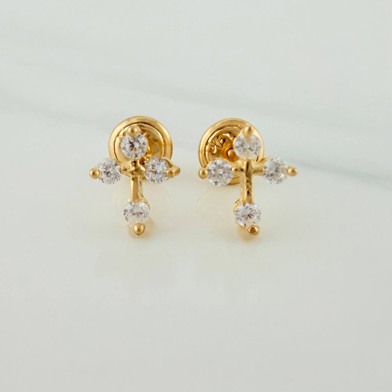 Topos Cruz Punta Destellante 0.95gr / 8mm Oro Amarillo 18K &
