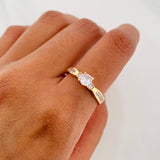 Trio Solitaire Ring 3.05 g / T7 1/4 Yellow Gold 18K