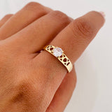 Anillo Banda Corazones 1.95 g / T6 Oro Amarillo 18K