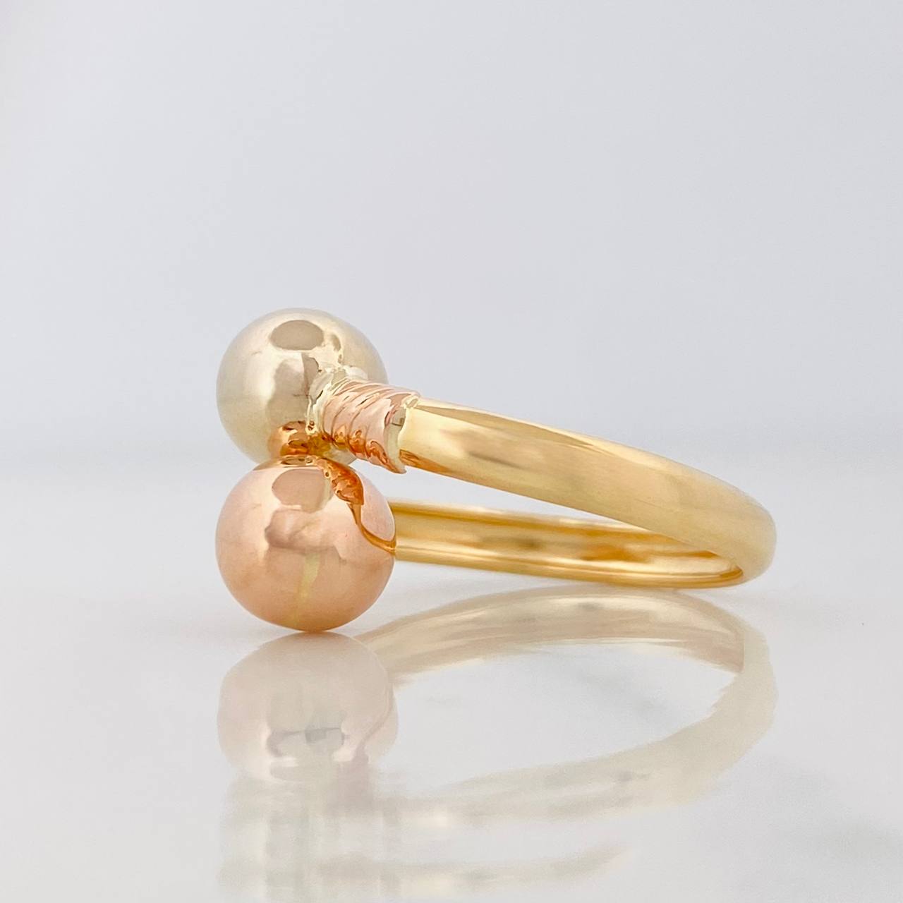 You and Me Ring 1.55g / Size 7 1/2 Three Golds 18K