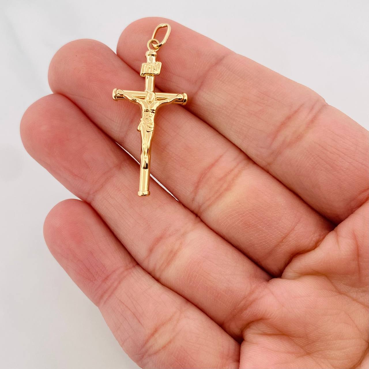Dije Cruz Cristo 1.45g / 1 1/2 in Oro Amarillo 18K