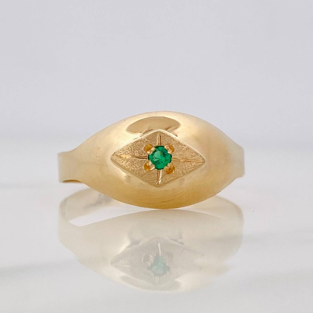 Imperial Eye Ring 1.25g / Size 6 1/2 Yellow Gold 18K