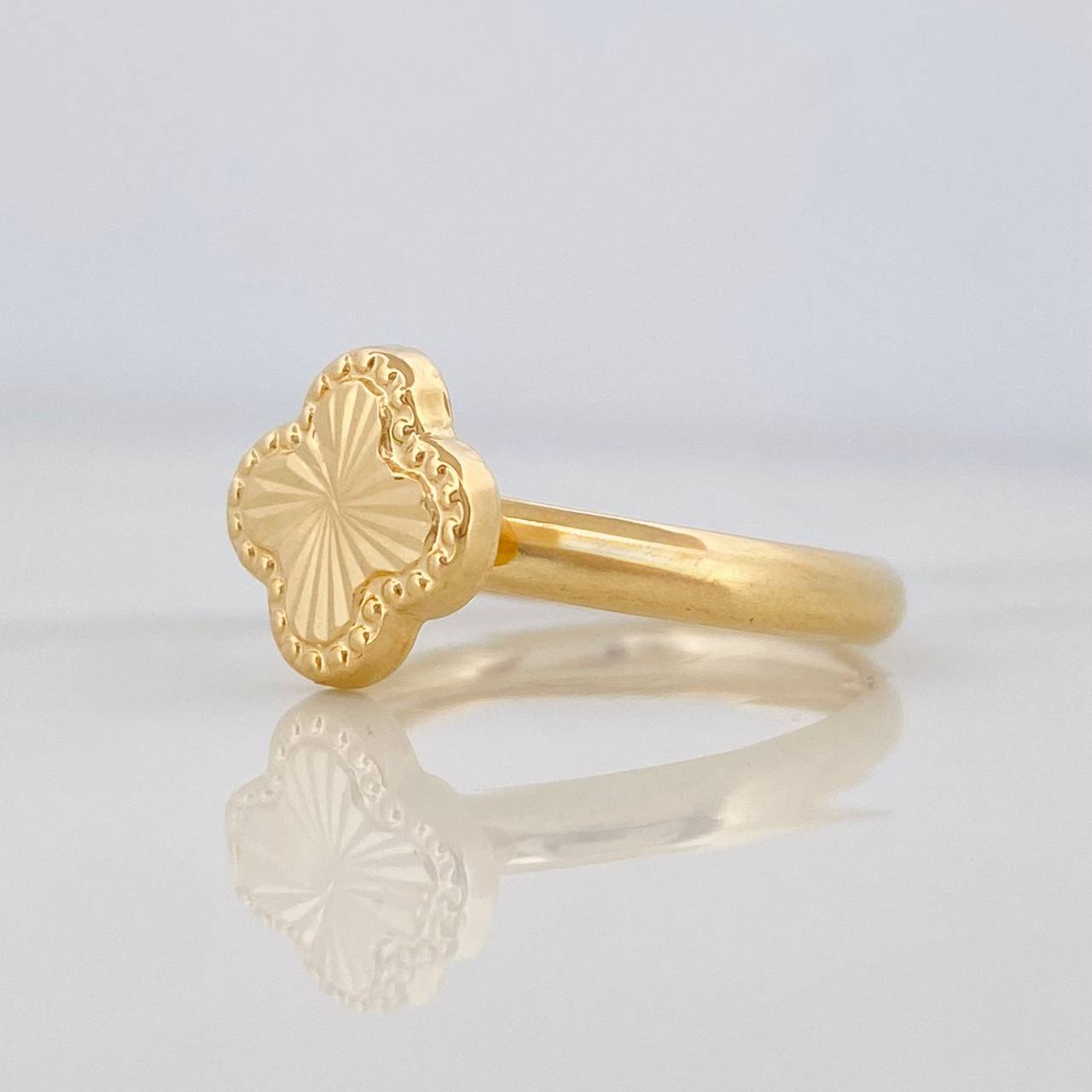 Anillo Trebol 1.05g / T7 1/4 Oro Amarillo 18K