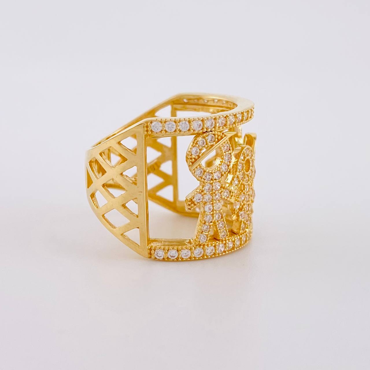 Family Ring 6.6g / Size 5 3/4 Yellow Gold 18K