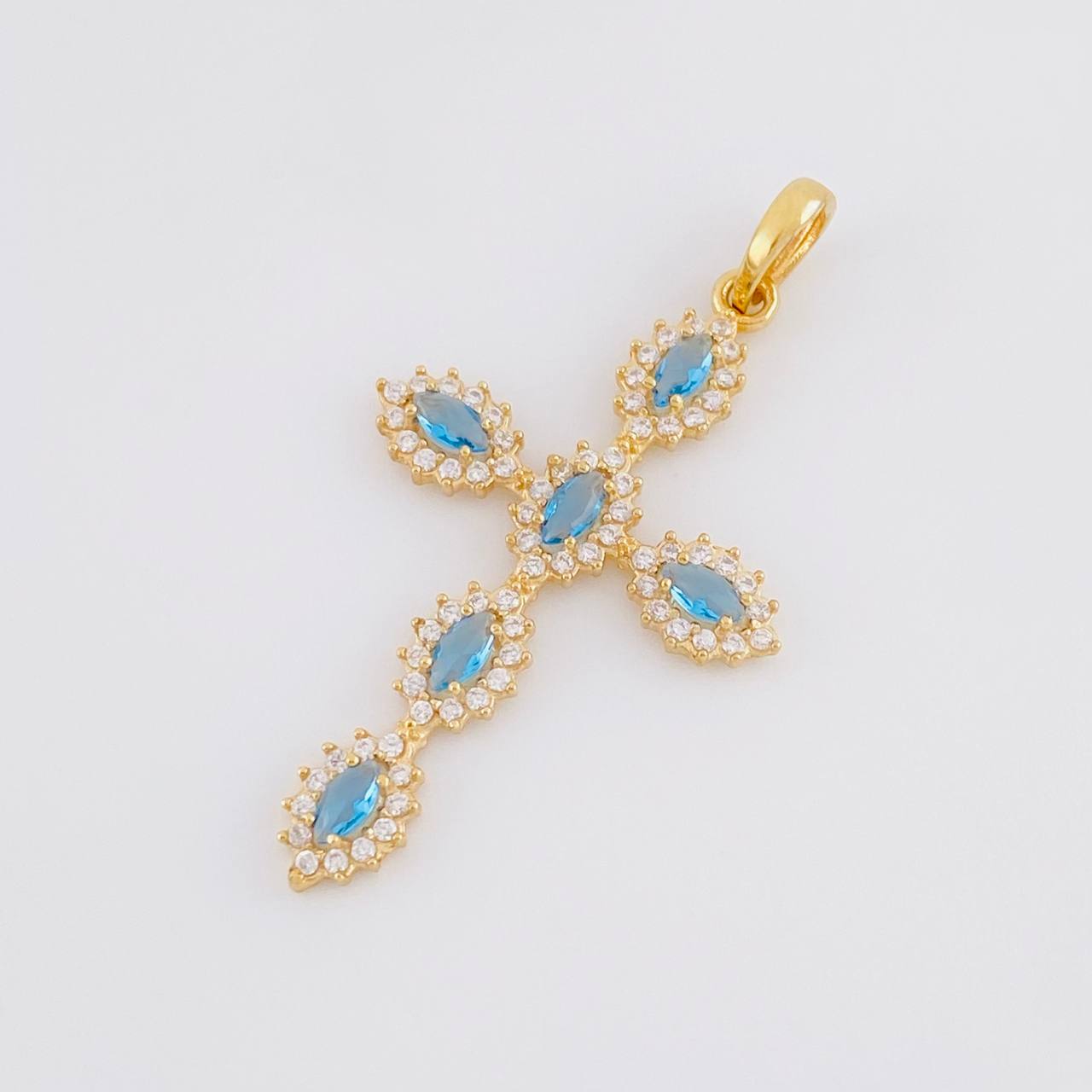 Dije Cruz Tupida Ovalada 1.75g / 1 1/2 in Oro Amarillo 18K