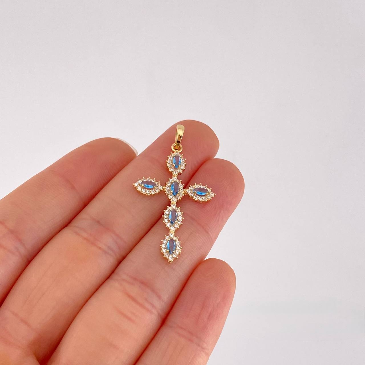 Dije Cruz Tupida Ovalada 1.75g / 1 1/2 in Oro Amarillo 18K