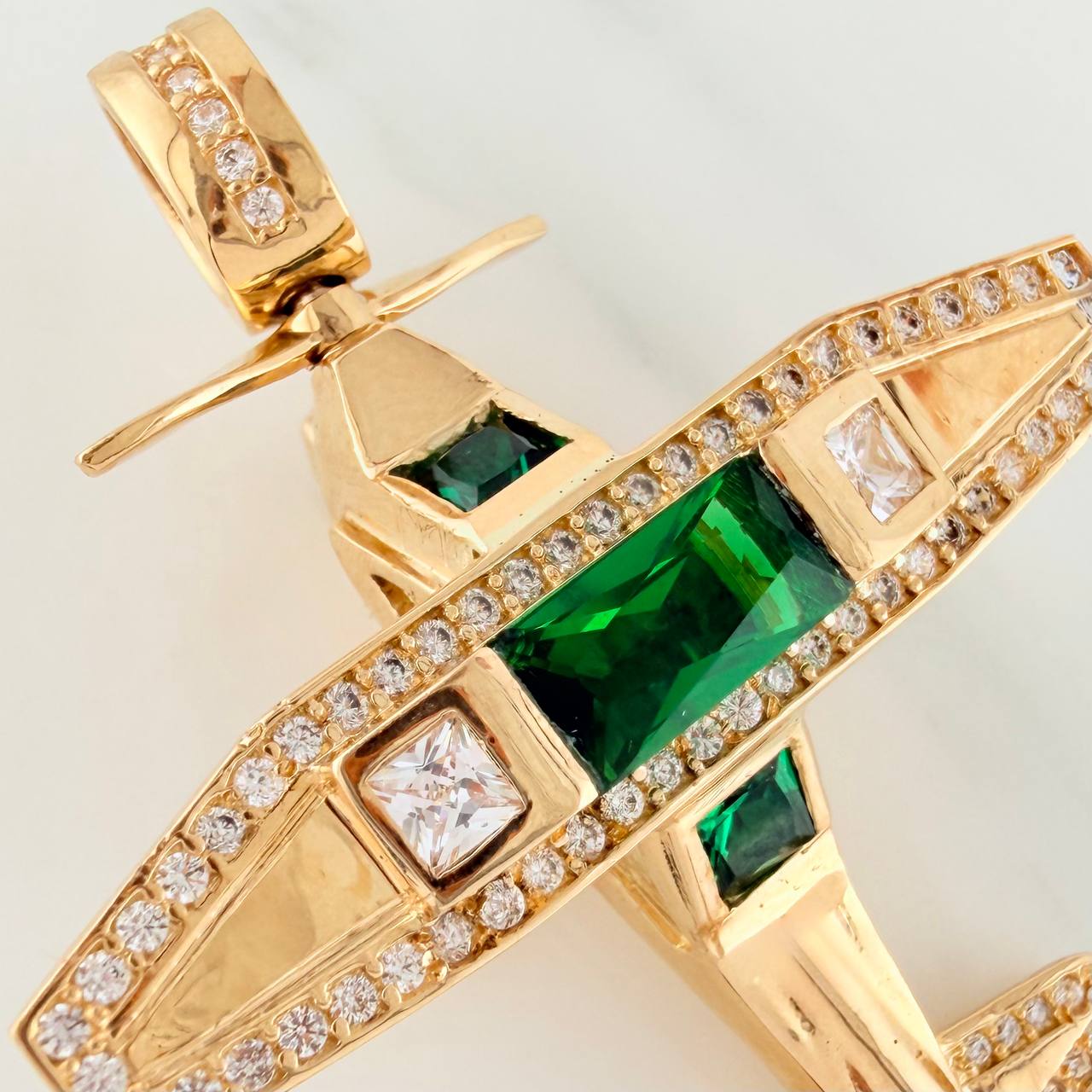 Dije Avioneta Articulada 18gr / 2 in / Oro Amarillo 18K $