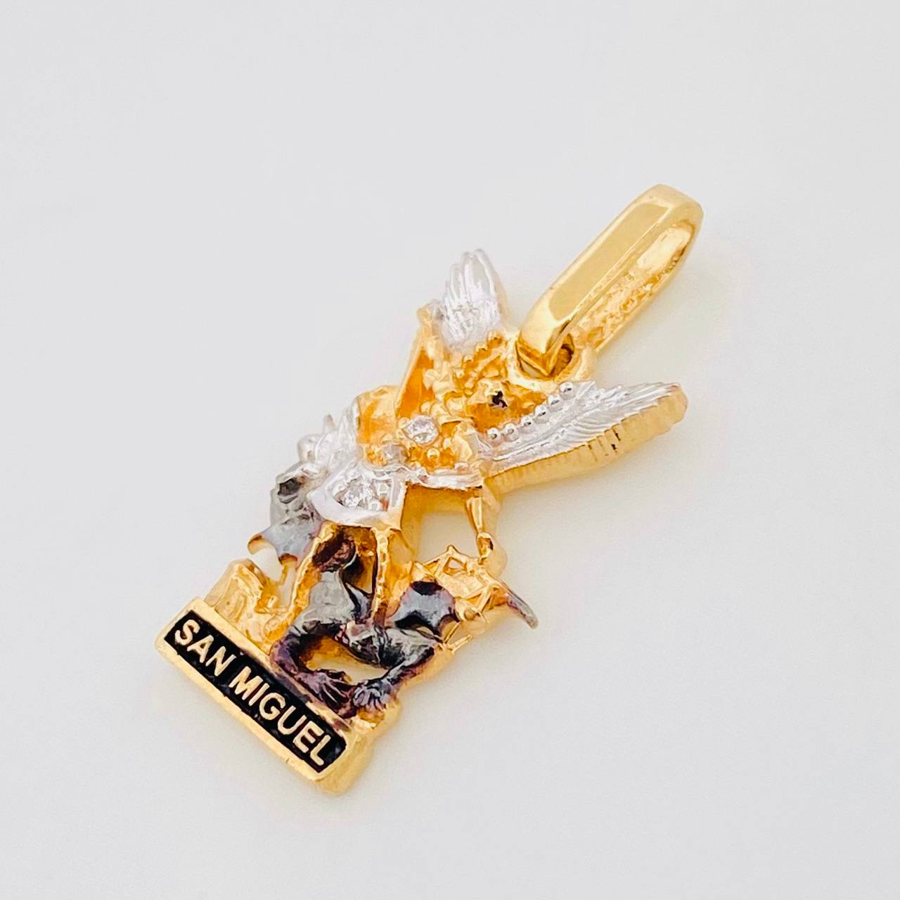 Pendant San Miguel Arcangel 1.75g / 3/4 in Three Golds 18K