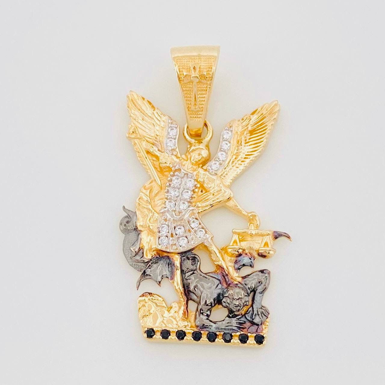 Dije San Miguel Arcangel 3.8g / 1 1/4 in Tres Oros 18K